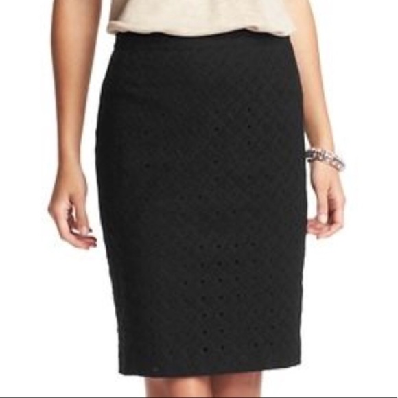 LOFT Skirt Pencil Eyelet Lace Embroidered Solid Black Textured Minimalist Size 4 - Picture 3 of 11